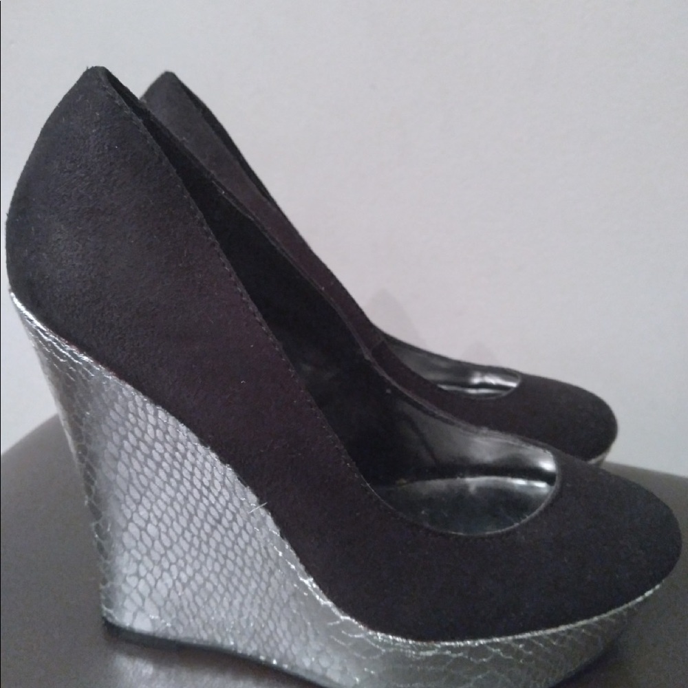 Kim Kardashian shoes size 6